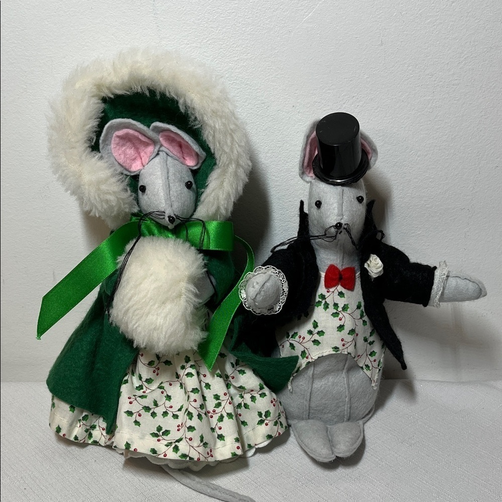 Festive Mouse Couple Figurines